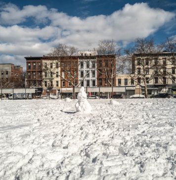 Nevicate da record a New York, musei chiusi e spalatori d’emergenza