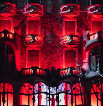 Lo spazio d’arte contemporanea di Casa Batlló apre con un videomapping monumentale