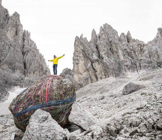 In Alto Adige c’è una comunità di artisti che si muove tra natura, tradizione e contemporaneità