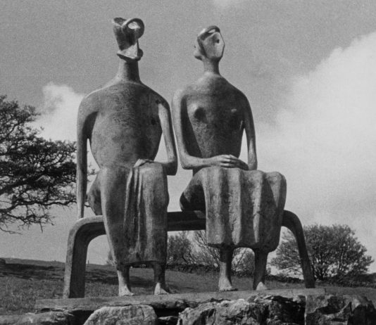 C’è una delle sculture più famose di Henry Moore in vendita a Londra henry moore