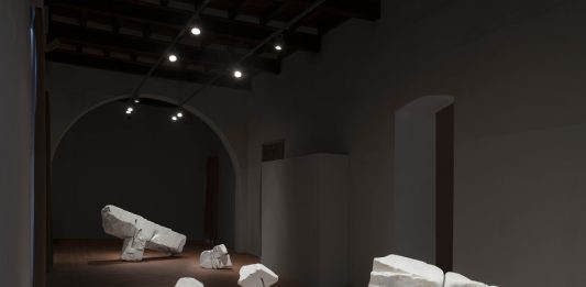 Quando il marmo parla di noi: legami, resistenze e fragilità nella scultura di Mikayel Ohanjanyan Mikayel Ohanjanyan