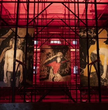 L’Amleto di Shakespeare prende forma in un teatro in restauro. È l’opera di un artista contemporaneo