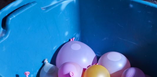 La poetica degli oggetti desueti nella mostra di Michael E. Smith a Bologna Michael E. Smith