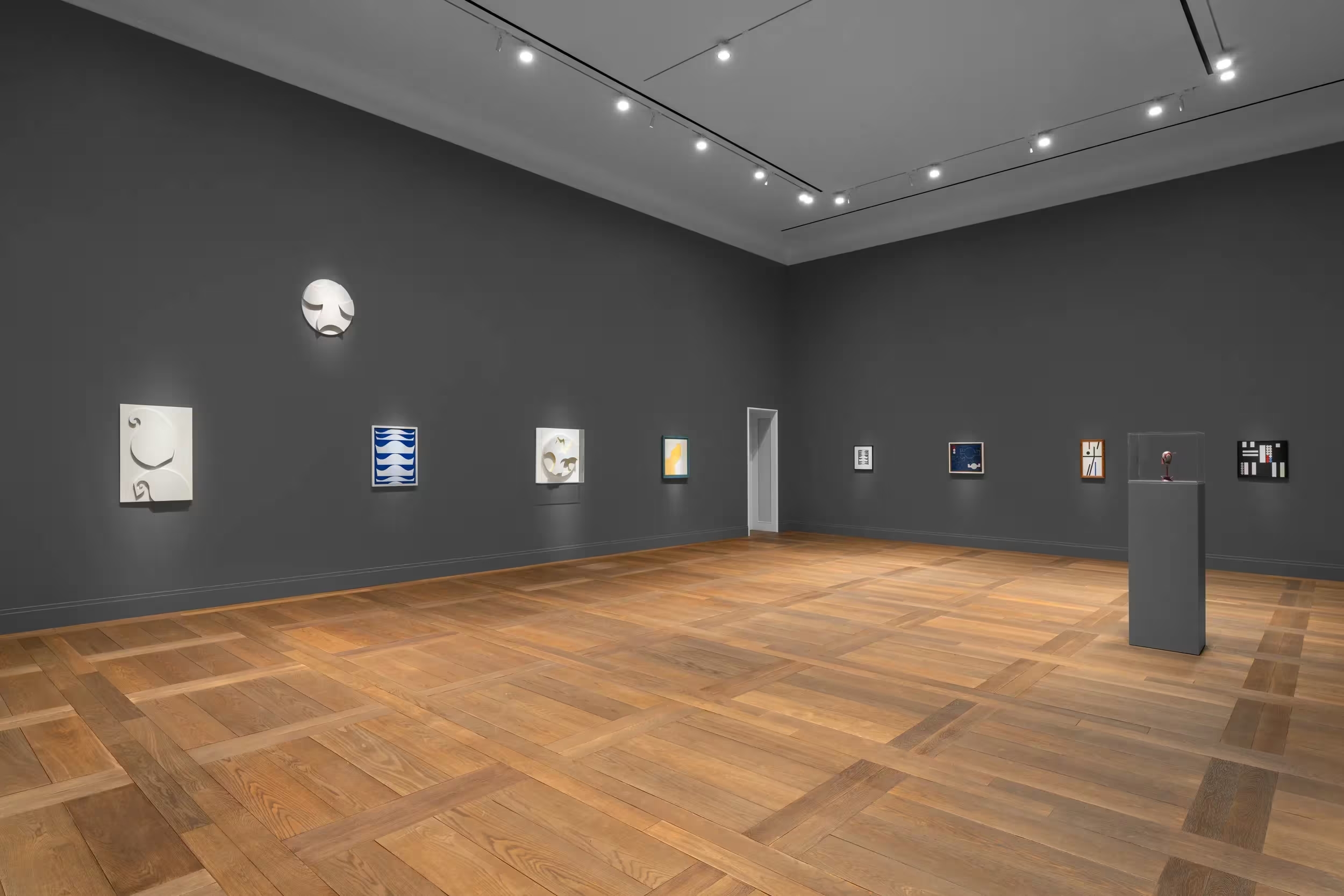 Sophie Taeuber-Arp, La règle des courbes, veduta della mostra, Hauser & Wirth, Parigi