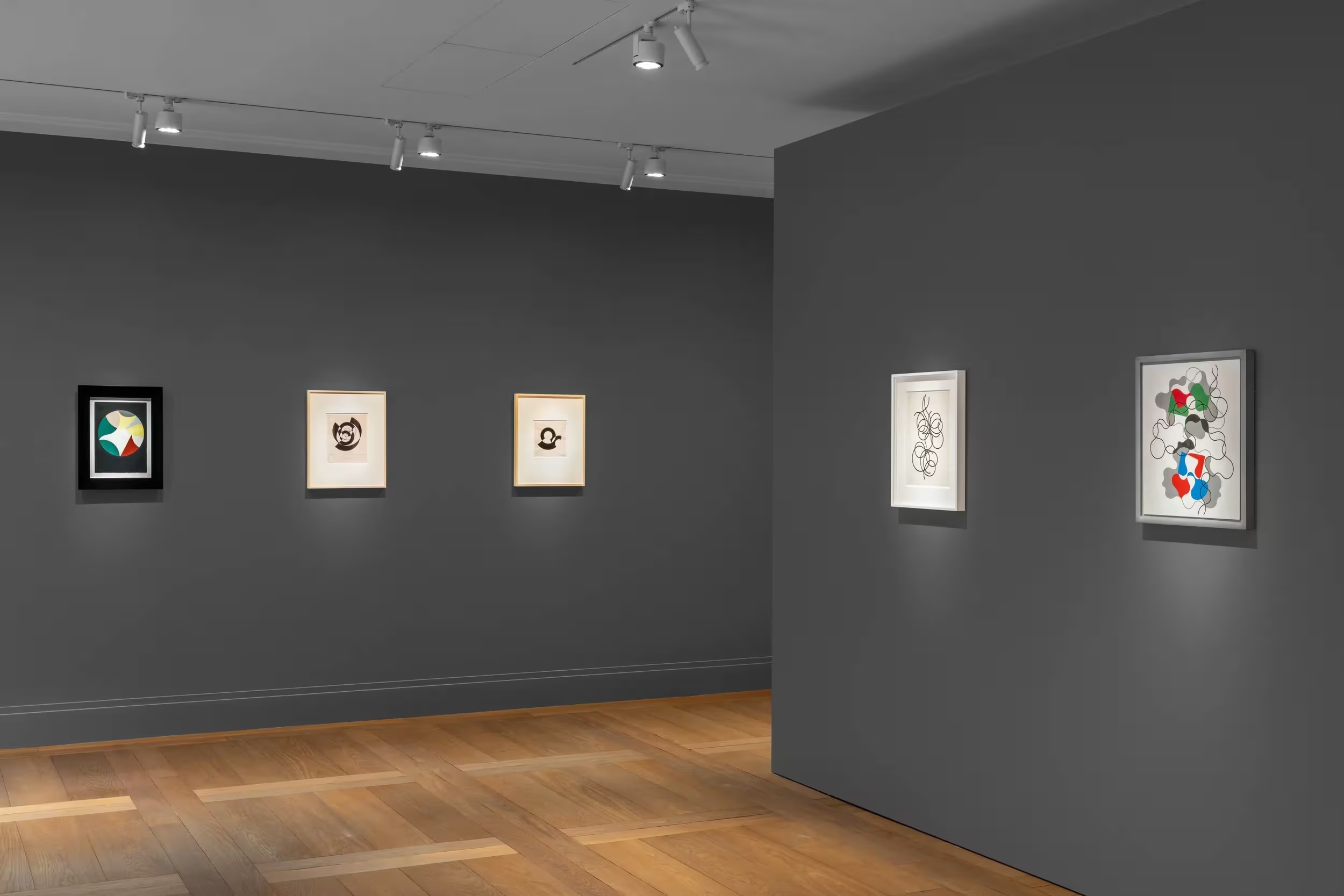 Sophie Taeuber-Arp, La règle des courbes, veduta della mostra, Hauser & Wirth, Parigi