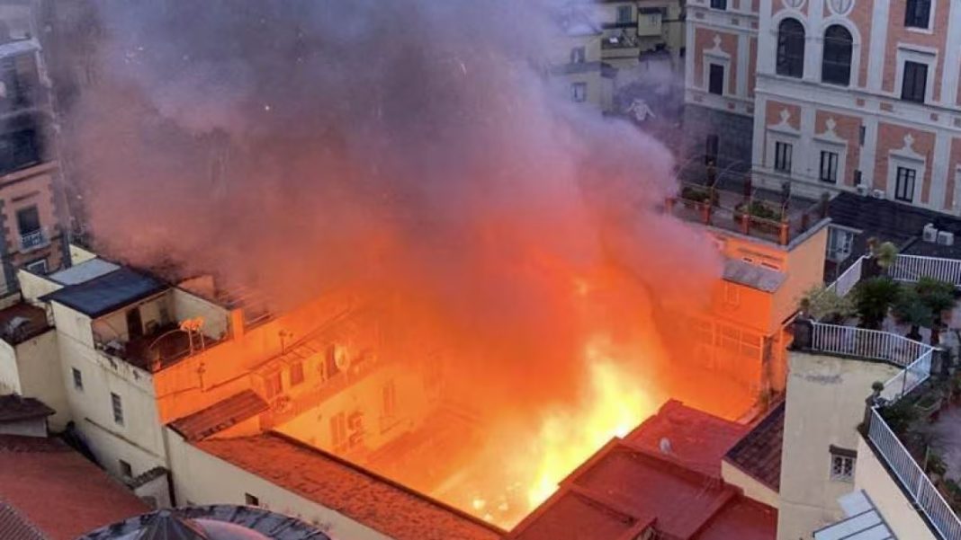 teatro sannazaro incendio