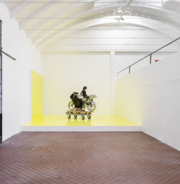 Quando la memoria si incrina e il tempo smette di scorrere: Andro Wekua a Milano