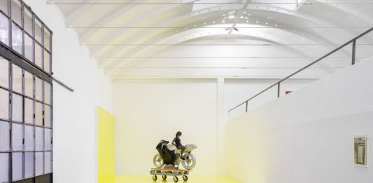 Quando la memoria si incrina e il tempo smette di scorrere: Andro Wekua a Milano andro wekua