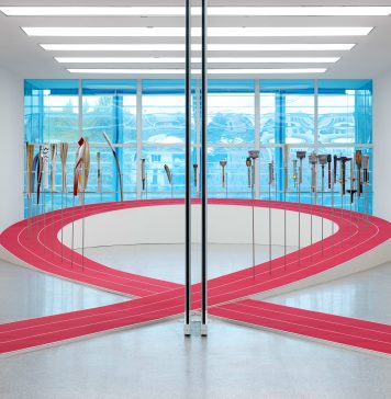 What We Carry, al Museion di Bolzano una mostra sulle torce e l’eredità dei Giochi Olimpici