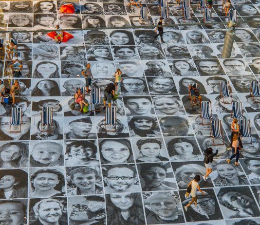 JR arriva a L’Aquila: il progetto Inside Out coinvolgerà oltre duemila cittadini