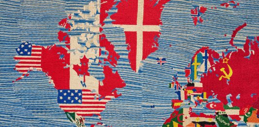 Cinque cose da sapere su Alighiero Boetti, aspettando la grande mostra a Venezia