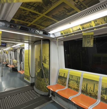 Nella metro di Roma è apparsa un’installazione sul tema del rapporto tra guerra e normalità