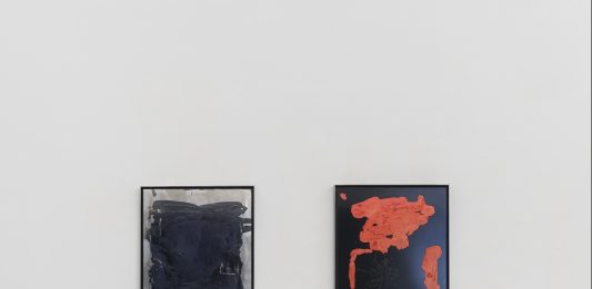 Per Giorgio Di Noto, ogni fotografia ha qualcosa da nascondere Giorgio Di Noto, the appearance of nearness, veduta della mostra, Galleria Eugenia Delfini, Roma, foto di Sebastiano Luciano. Courtesy Galleria Eugenia Delfini.