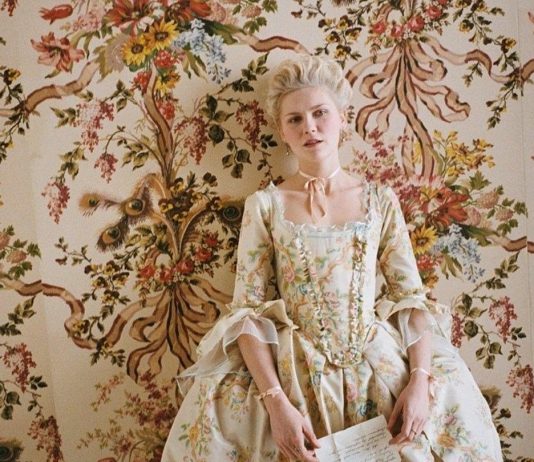 Marie Antoinette torna a Versailles: una mostra celebra il film culto di Sofia Coppola