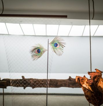 Muoversi nella spirale scultorea di Carol Bove: la mostra al Guggenheim di New York