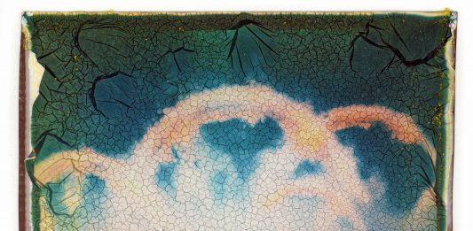 Mishka Henner in mostra a Modena: quando l’immagine è un atto di fede