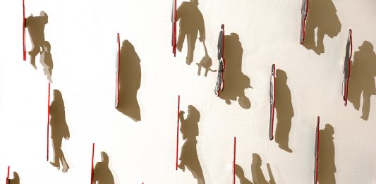 L’arte di Simona Uberto mette in crisi lo sguardo: la mostra da BIPIELLE Arte a Lodi