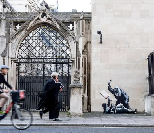 Chi ha bisogno del vero nome di Banksy? Anonimato e potere in cinque opere chiave