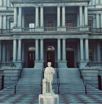 Trump riporta Colombo alla Casa Bianca. E Giuli depone la corona a New York