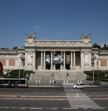 Un anno, una sala, un artista: Marinella Senatore protagonista del format della GNAMC