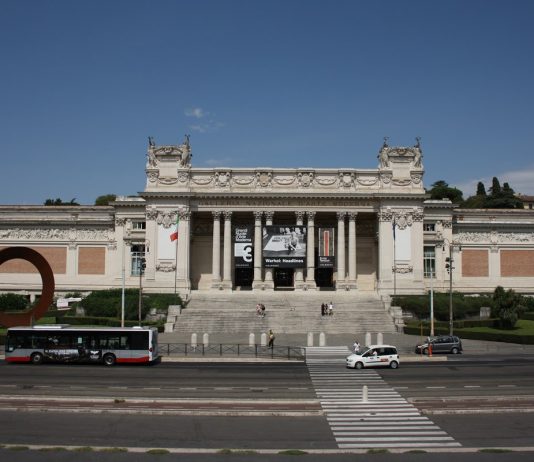 Un anno, una sala, un artista: Marinella Senatore protagonista del format della GNAMC