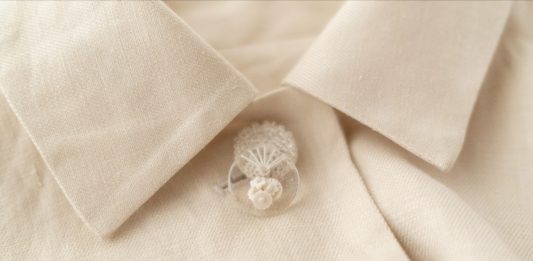 Bottoni come opere d’arte: quando un dettaglio di sartoria diventa linguaggio visivo kawa bottone arte