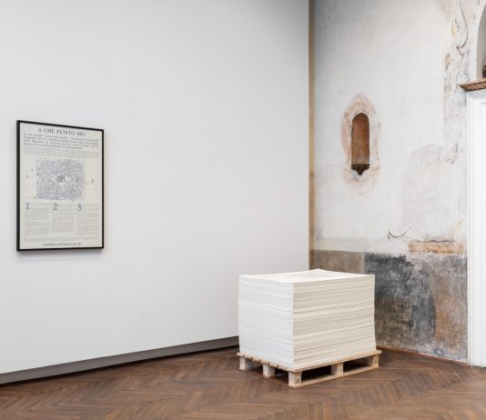 Joseph Kosuth a Venezia: il linguaggio tra oggetto e contesto