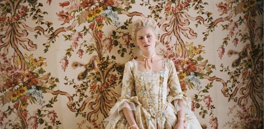 Marie Antoinette torna a Versailles: una mostra celebra il film culto di Sofia Coppola