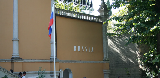 Russia alla Biennale di Venezia: l’UE minaccia lo stop ai finanziamenti russia biennale venezia