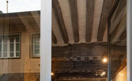 La Galleria d’Arte Irena Kos di Pietrasanta rende disponibile il proprio spazio espositivo