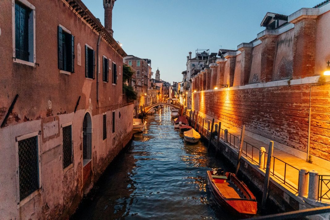 artisti italiani biennale