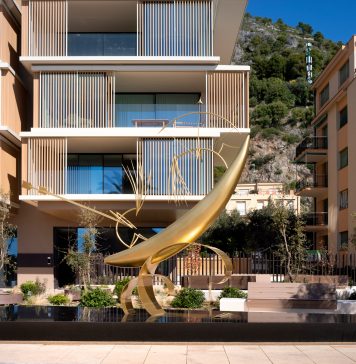 Arte e architettura a Varigotti, con la scultura omaggio a De André