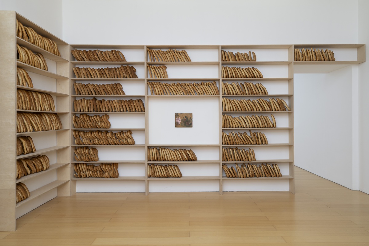 Uri Aran, Untitled (I Love You), 2026, veduta della mostra, museo Madre, Napoli. Foto: Amedeo Benestante