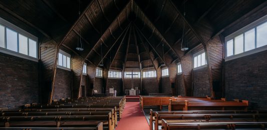 Manifesta 16 guarda alla comunità: 100 artisti per ripensare lo spazio pubblico