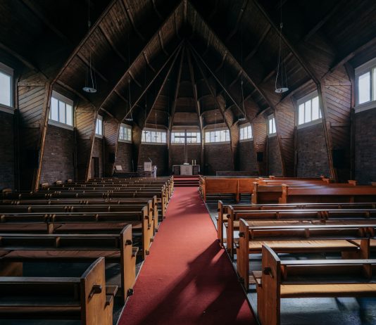 Manifesta 16 guarda alla comunità: 100 artisti per ripensare lo spazio pubblico