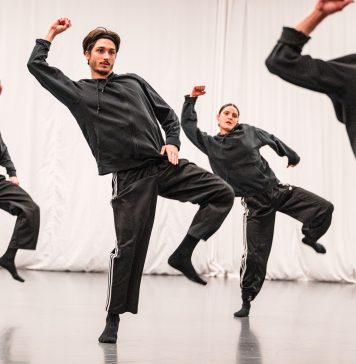 Da Orsolina28 si entra nel processo della danza in divenire, con Aszure Barton