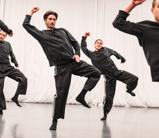 Da Orsolina28 si entra nel processo della danza in divenire, con Aszure Barton Gauthier Dance, Aszure Barton, Luck, ph. Andrea Guermani