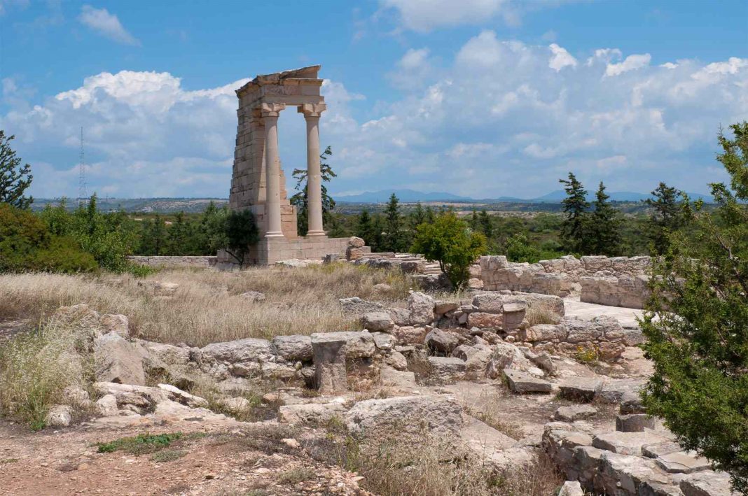 14 aprile - Il santuario di Apollo Hylates a Kourion, Cipro.