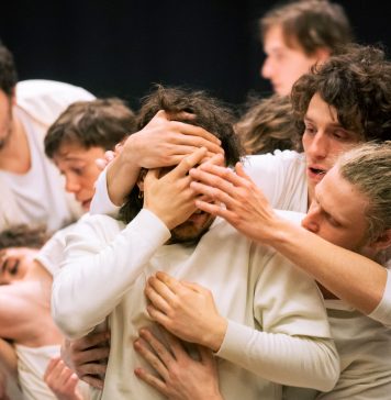Gabriele Vacis porta sulla scena la parola calda, ostinata e contraria dei Vangeli