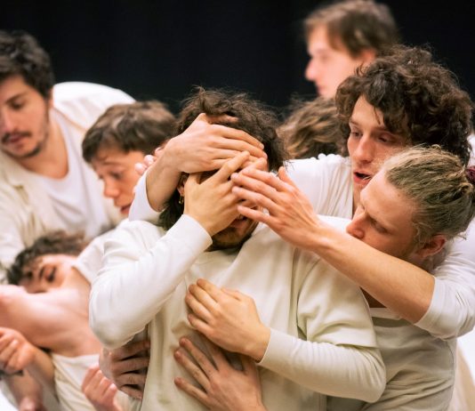 Gabriele Vacis porta sulla scena la parola calda, ostinata e contraria dei Vangeli Gabriele Vacis, Vangeli, ph. Agnese Carbone