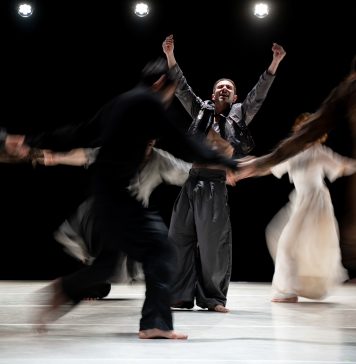 La tragedia greca diventa una danza di parole: le Fenicie di Michela Lucenti