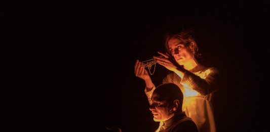 Dramma di potere e gelosia: McNeill rilegge Shakespeare al Teatro Due di Parma