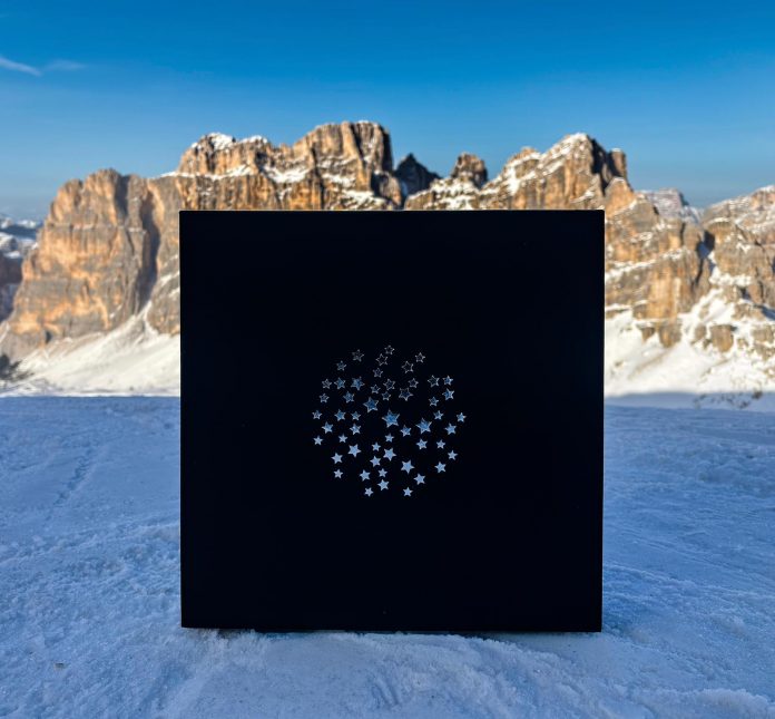 ARTIST BOOK I LIMITI NON ESISTONO, sullo sfondo il gruppo del Fanis e le Tofane_1