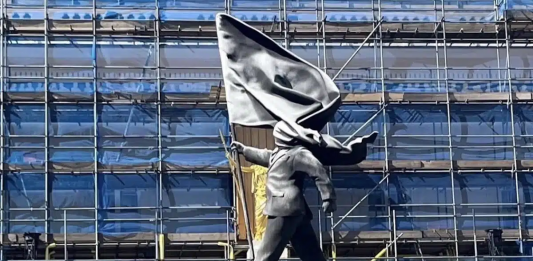 Banksy torna a colpire con una nuova scultura nel cuore di Londra