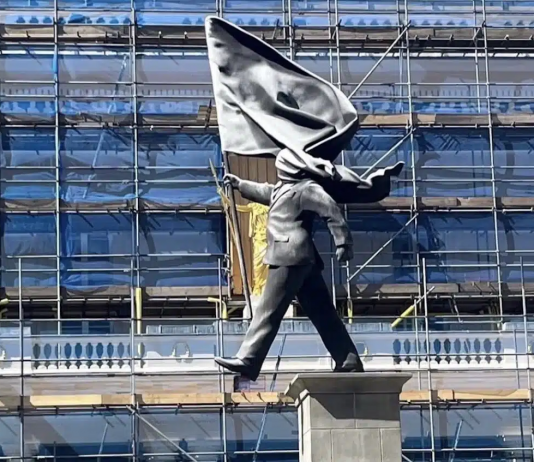 Banksy torna a colpire con una nuova scultura nel cuore di Londra