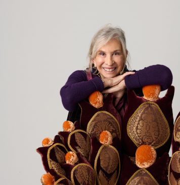 Carla Tolomeo, come reinventare la sedia: il racconto di 30 anni di ricerca tra arte e design