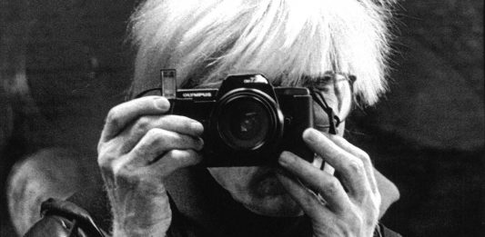 Il decennio italiano di Andy Warhol in una mostra documentaria, fino al 20 giugno alla Galleria Crédit Agricole – Refettorio delle Stelline di Milano