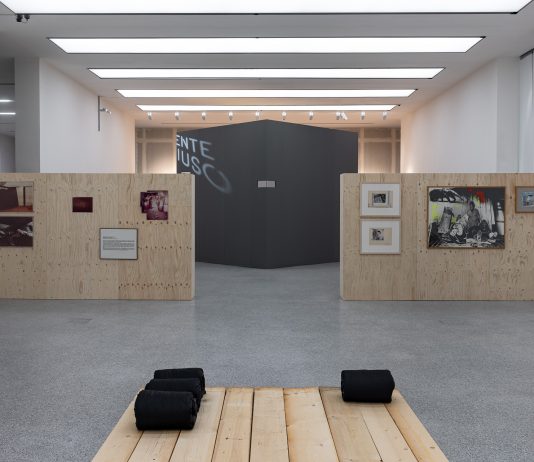 Oltre la fotografia: al Museion di Bolzano gli ambienti di Franco Vaccari raccontano la storia di un artista visionario