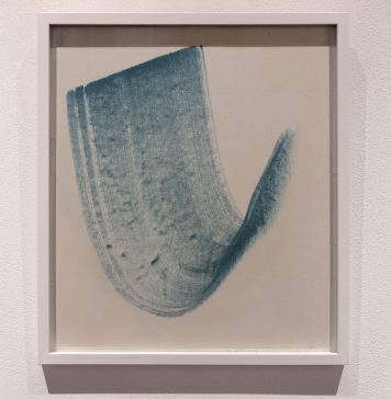 Per Giusi Sferruggia, la pittura è un rituale tra controllo e abbandono