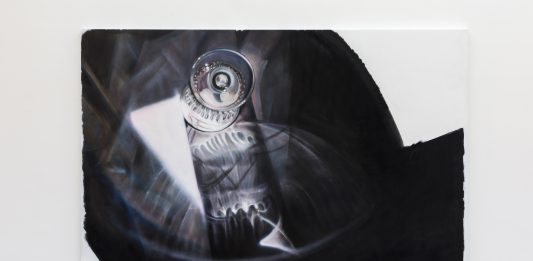 Diego Perrone, la soglia del visibile in un bicchiere d’acqua: la mostra da Di Marino a Napoli